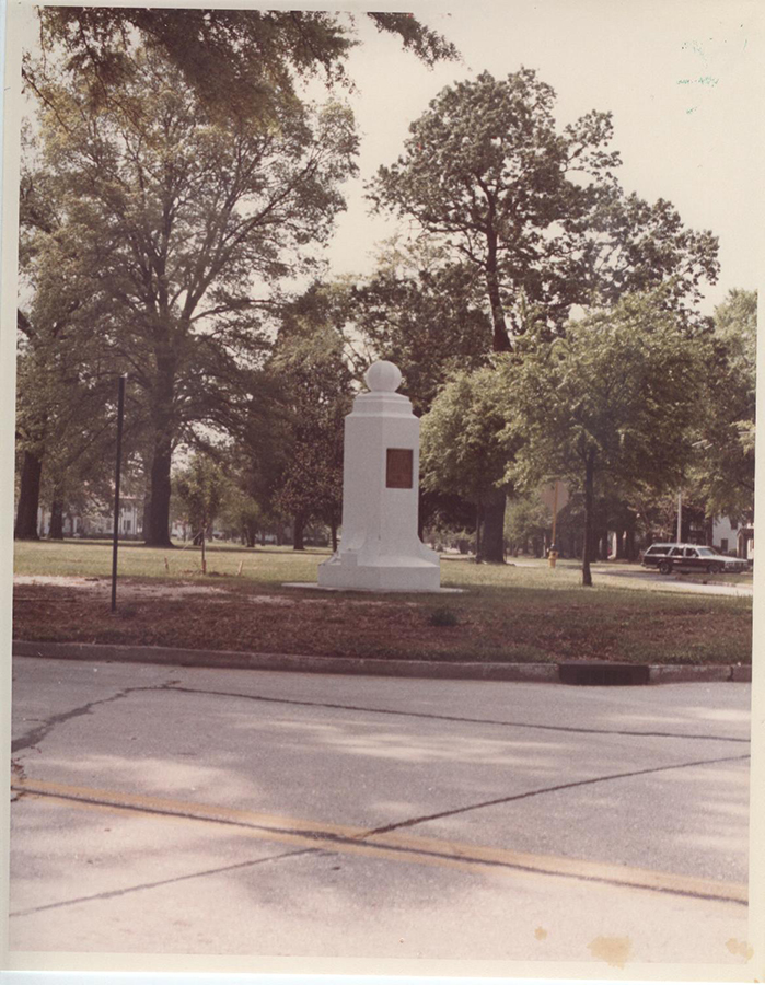 Daughters of the American Revolution Monument 1981
