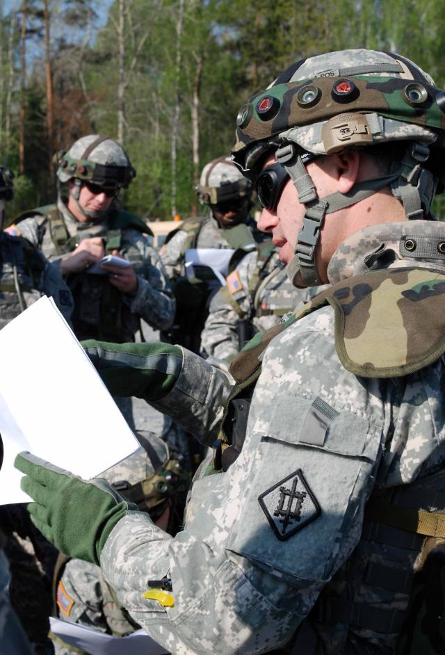 A platoon leader gives a short briefing to his platoon.